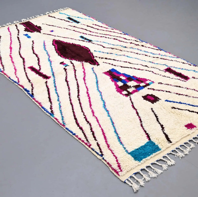 Abstract Azilal Rug From Morocco (4.7 x 8.8 feet) / (143 x 268 cm) 