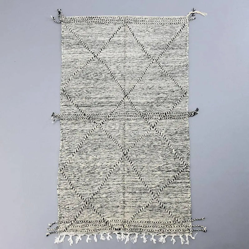 Moroccan Kilim Rug 4.4 x 8.3 ft / 136 x 255 cm 