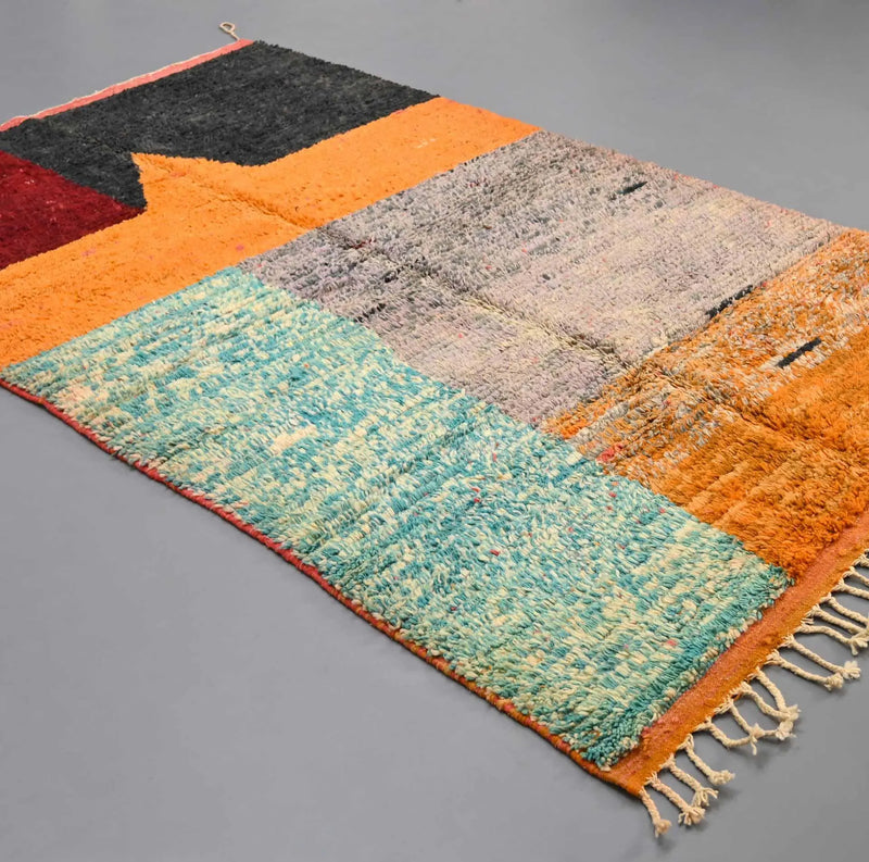 Sentimental Vintage Moroccan Rug 5.5 x 8.7 ft / 170 x 265 cm 