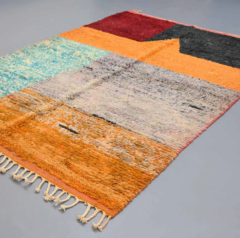 Sentimental Vintage Moroccan Rug 5.5 x 8.7 ft / 170 x 265 cm 